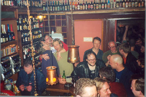 man achte auf hansa, woldo und schmi links in der ecke